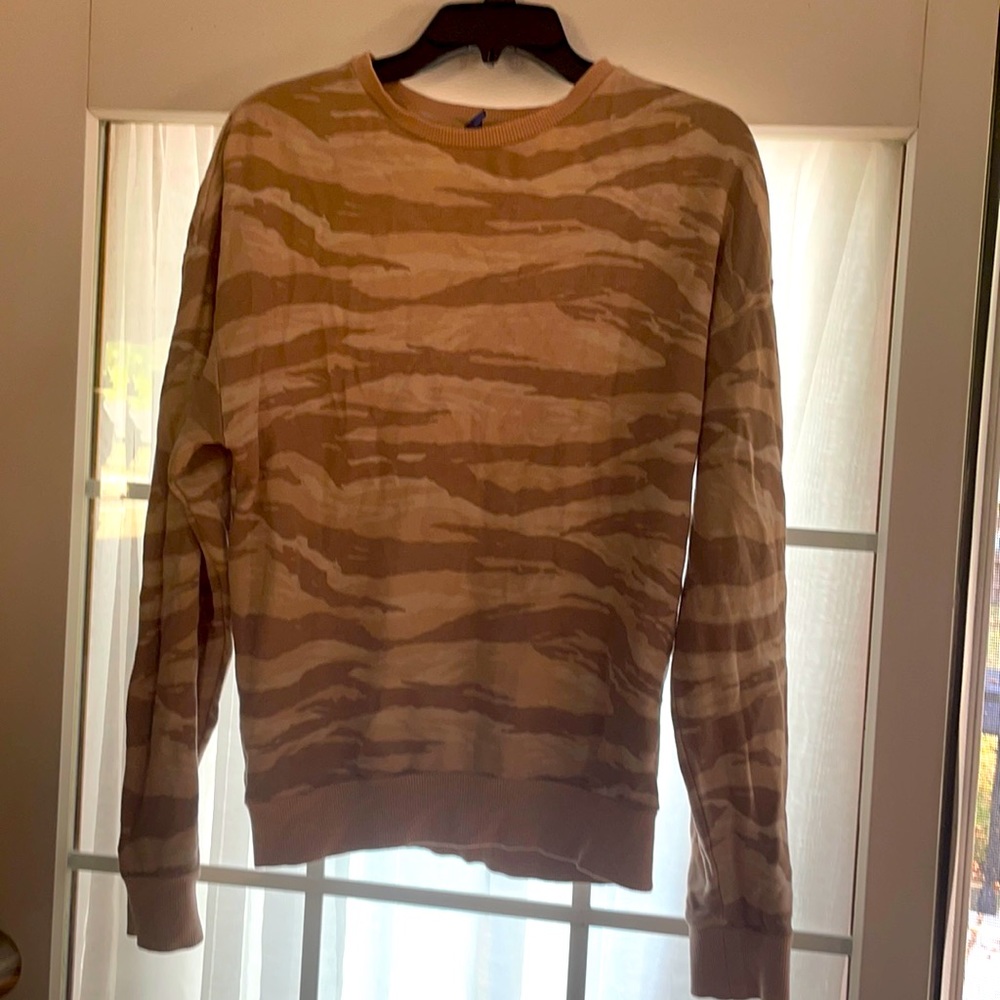 H&M Camouflage sweatshirt